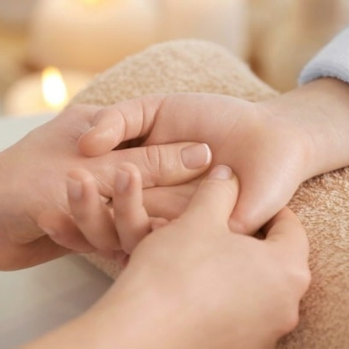 ماساژ دست برای کاهش استرس